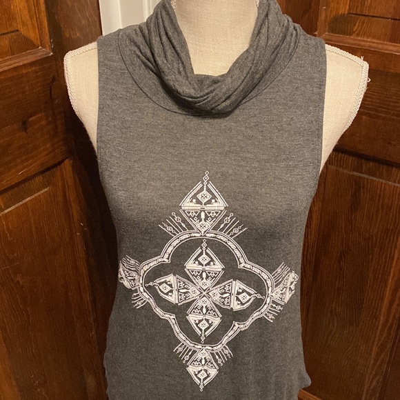 JC fits inc. gray sleeveless tunic. - Picture 1 of 9